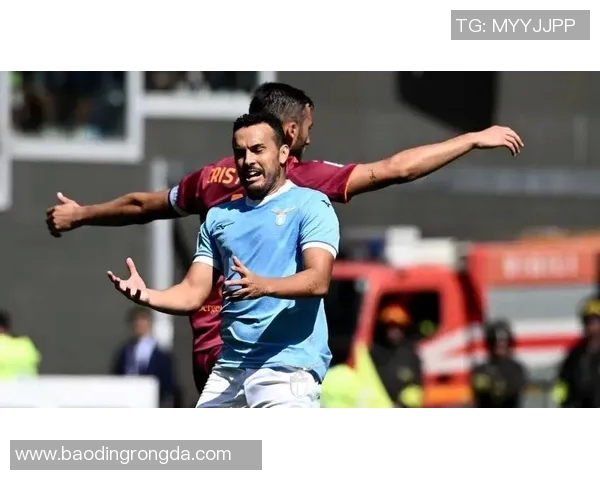 假扮老鹰足球明星的神秘人物究竟是谁揭秘其背后的故事与动机