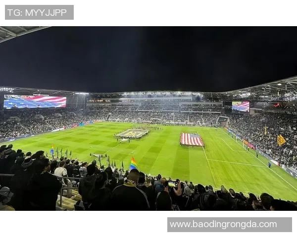 二十多岁足球明星的崛起与挑战：他们如何在绿茵场上书写传奇人生