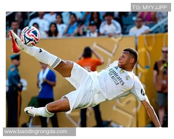 足球明星落幕时刻的音乐名称揭晓引发球迷热议与感动