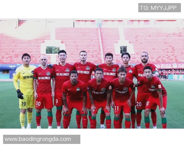 新一代足球明星高清帅照展现运动魅力与青春风采