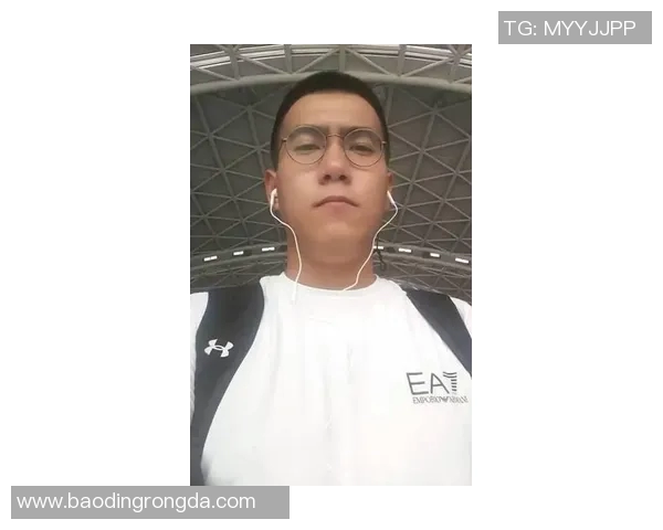 长相酷似的足球明星女神们谁是你心中的完美替身